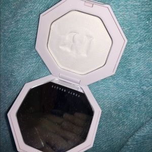 Fenty Beauty Makeup - Fenty beauty highlight Fenty Beauty Makeup - Fenty beauty highlight